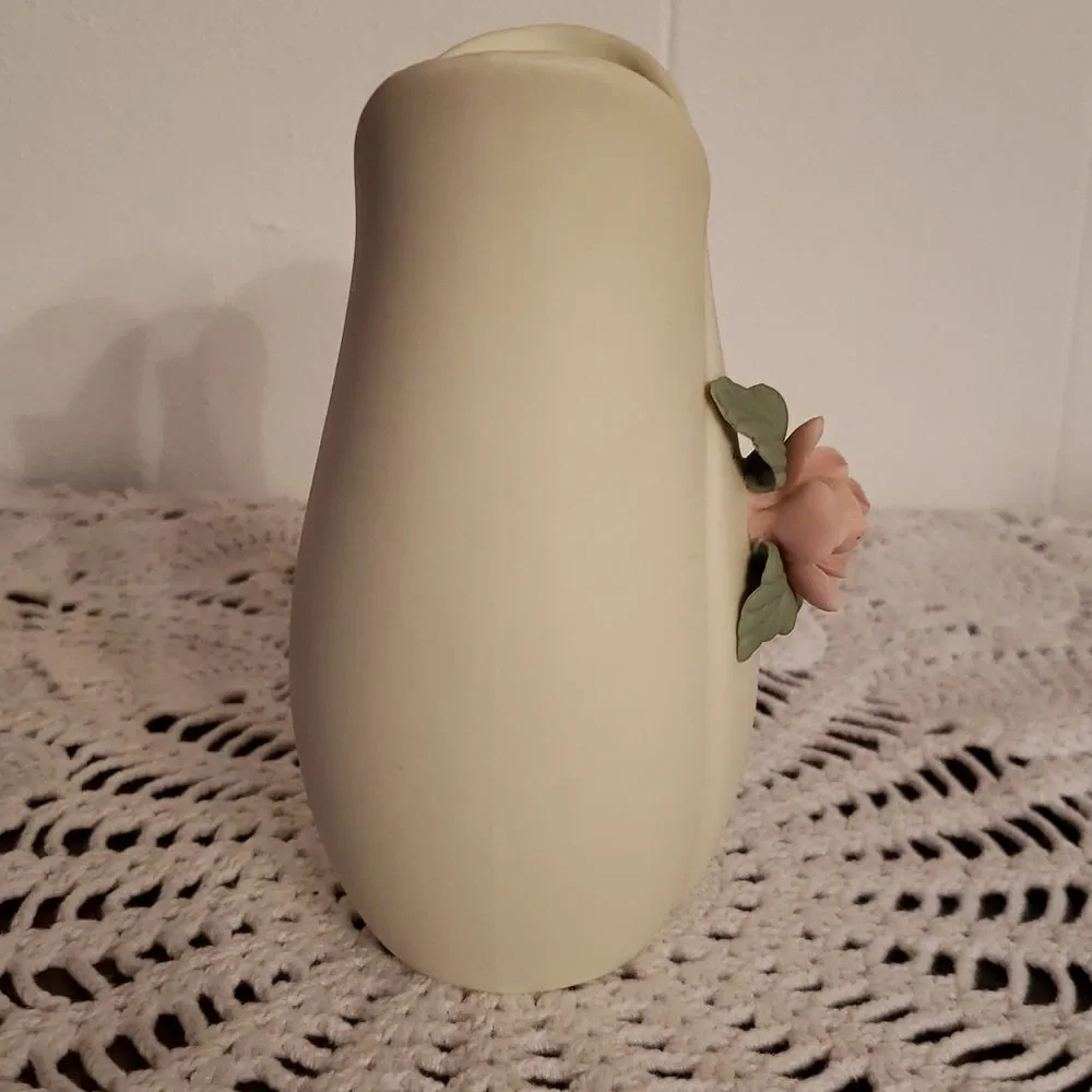 Lovely Vintage Jamestown China Tea Rose Ceramic Vase